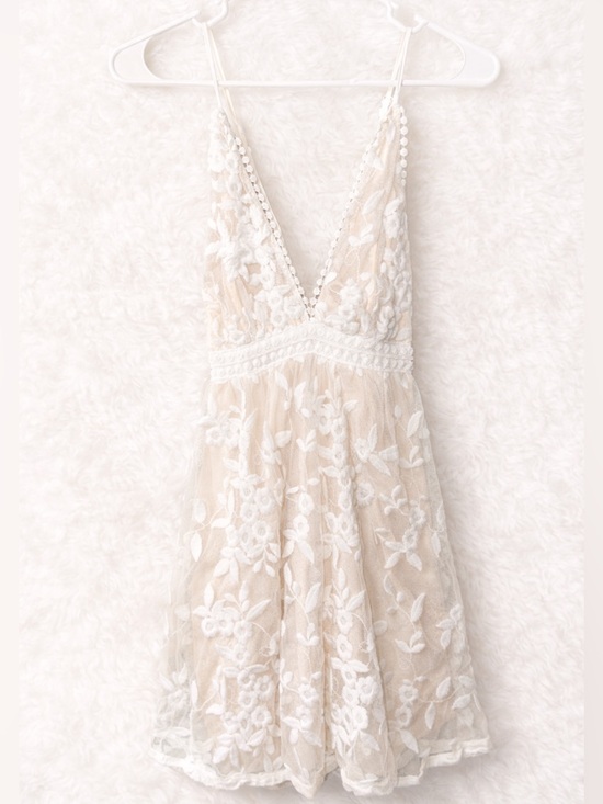 SHEIN Dresses & Skirts - White Lace Floral Dress Open Back Boho Mini Sheer Nude Lined Size Small